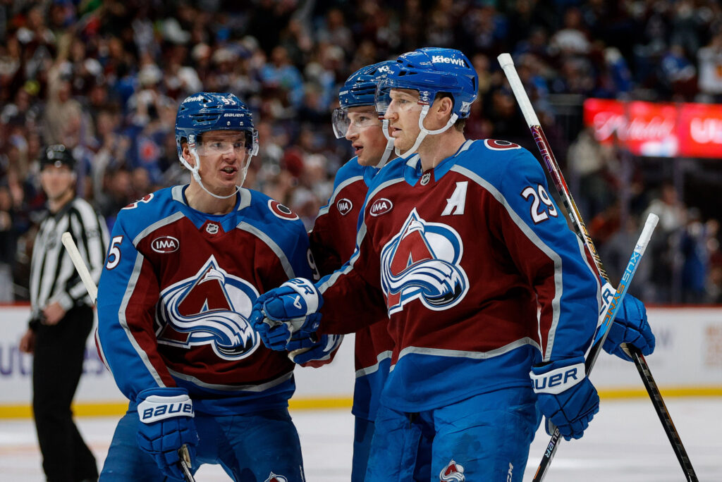 Nathan-MacKinnon-Victor-Olofsson-Avalanche-scaled.jpg